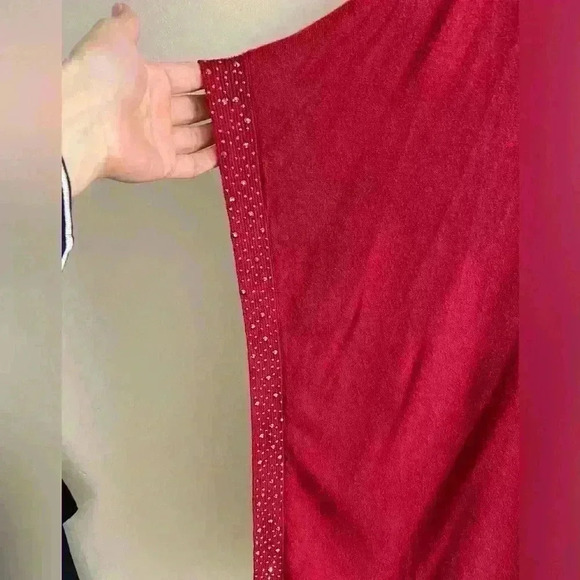 Victoria Collection New York dark red poncho knit silver studded One size NWT - Picture 3 of 10